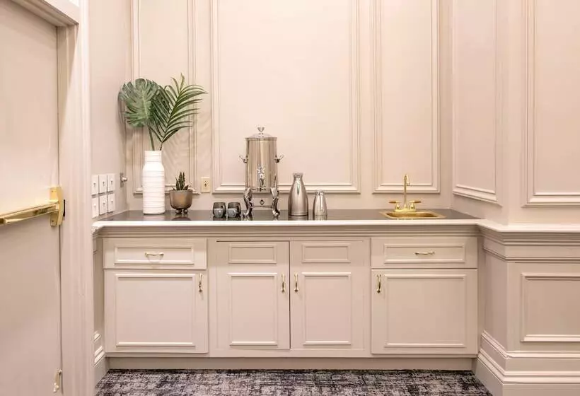 هتل Theo New Orleans, Tapestry Collection By Hilton