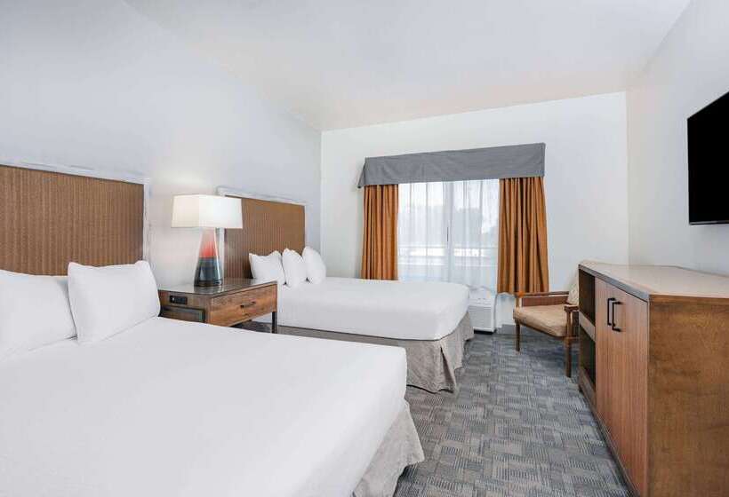 호텔 Ramada By Wyndham Bakersfield