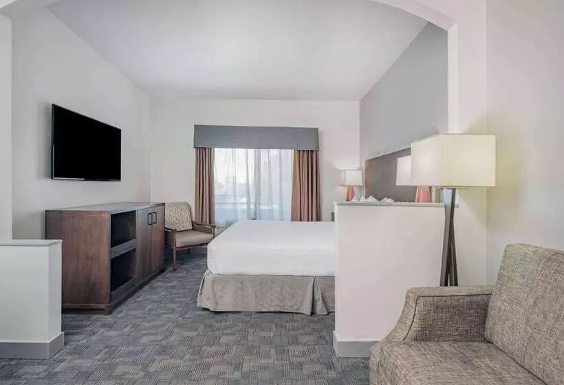 호텔 Ramada By Wyndham Bakersfield