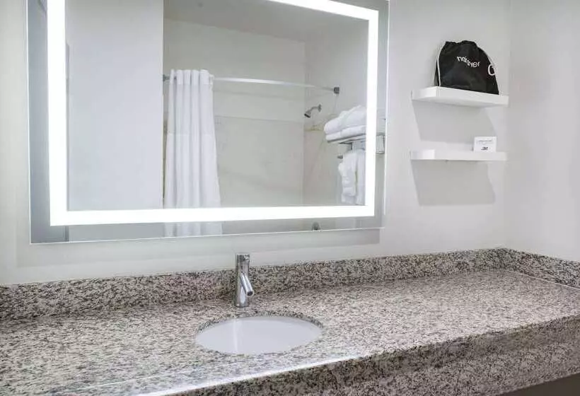 호텔 Ramada By Wyndham Bakersfield