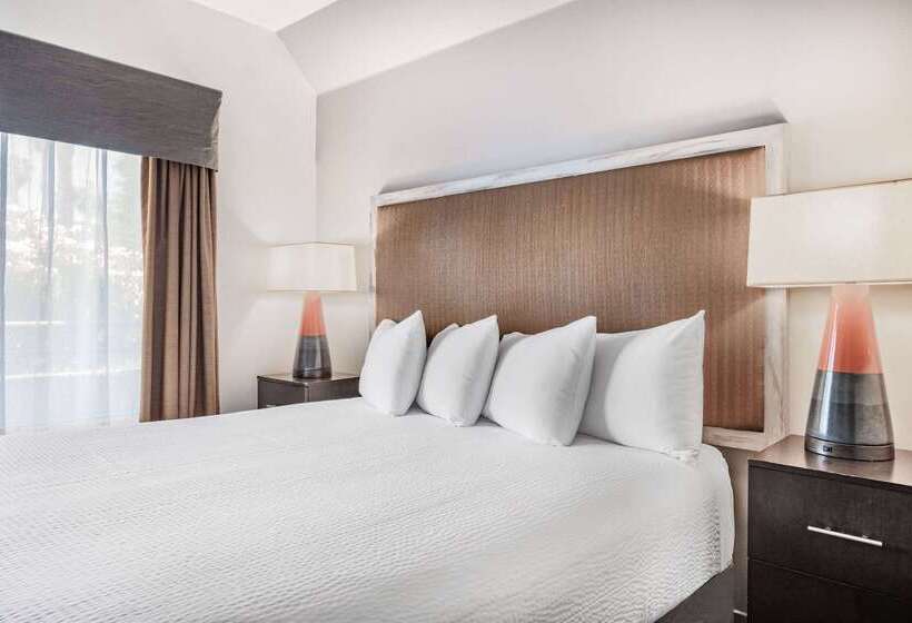 호텔 Ramada By Wyndham Bakersfield