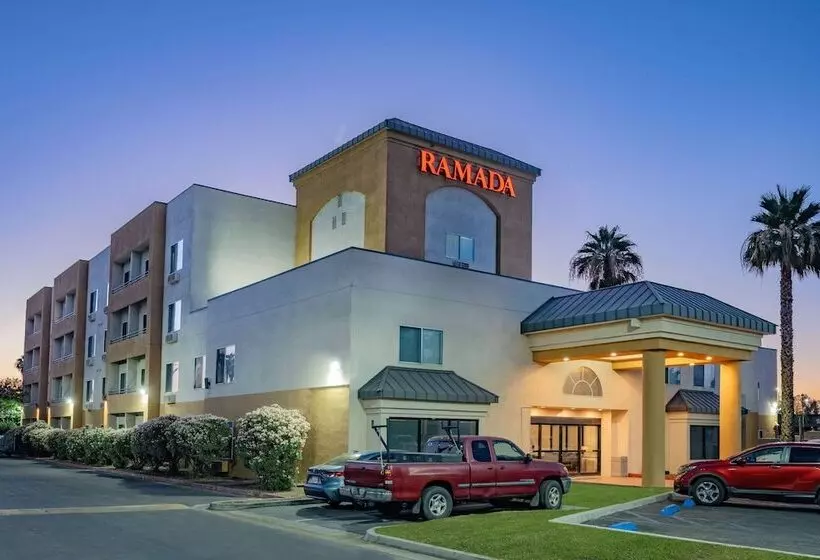 호텔 Ramada By Wyndham Bakersfield