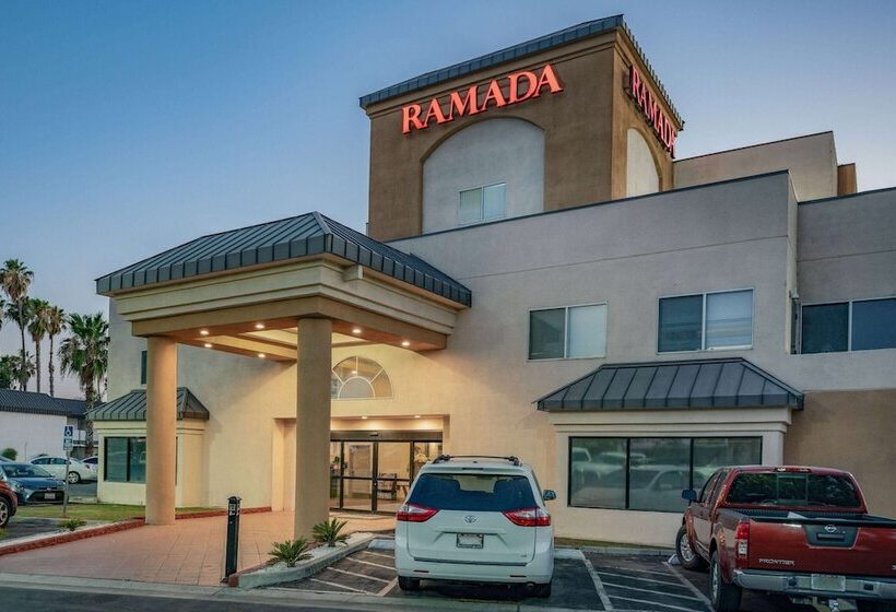 호텔 Ramada By Wyndham Bakersfield