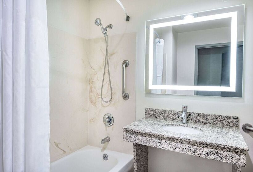 호텔 Ramada By Wyndham Bakersfield