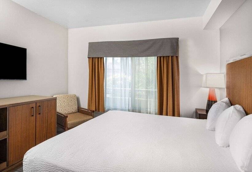 호텔 Ramada By Wyndham Bakersfield