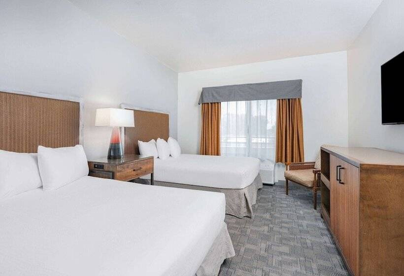 호텔 Ramada By Wyndham Bakersfield