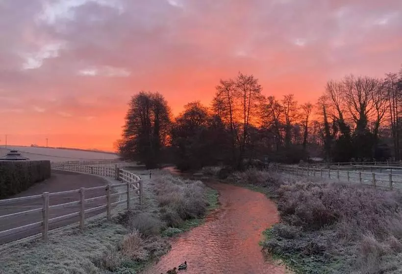 فندق Tewinbury Farm