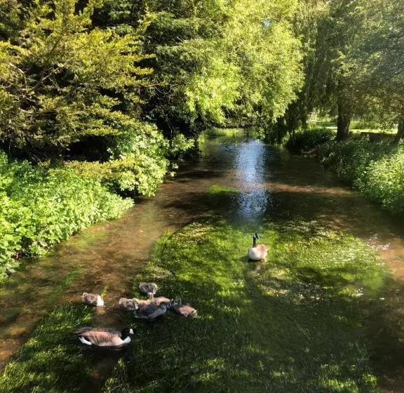 فندق Tewinbury Farm