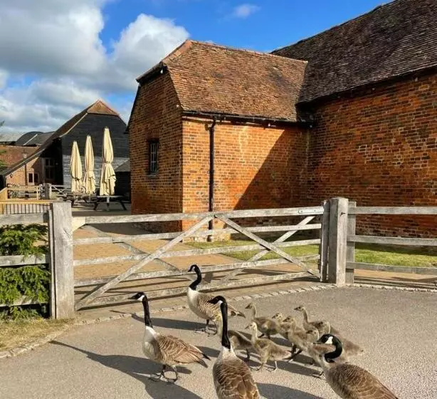 فندق Tewinbury Farm