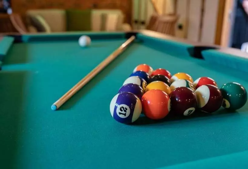 فندق Tewinbury Farm