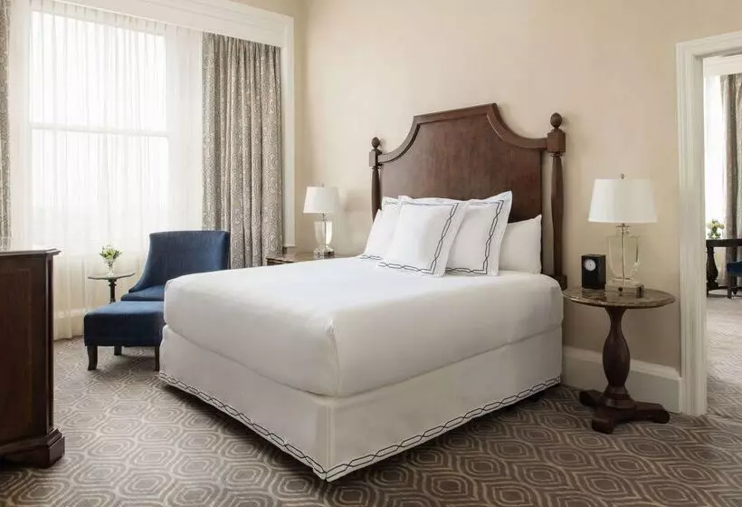 호텔 The Roosevelt New Orleans  A Waldorf Astoria