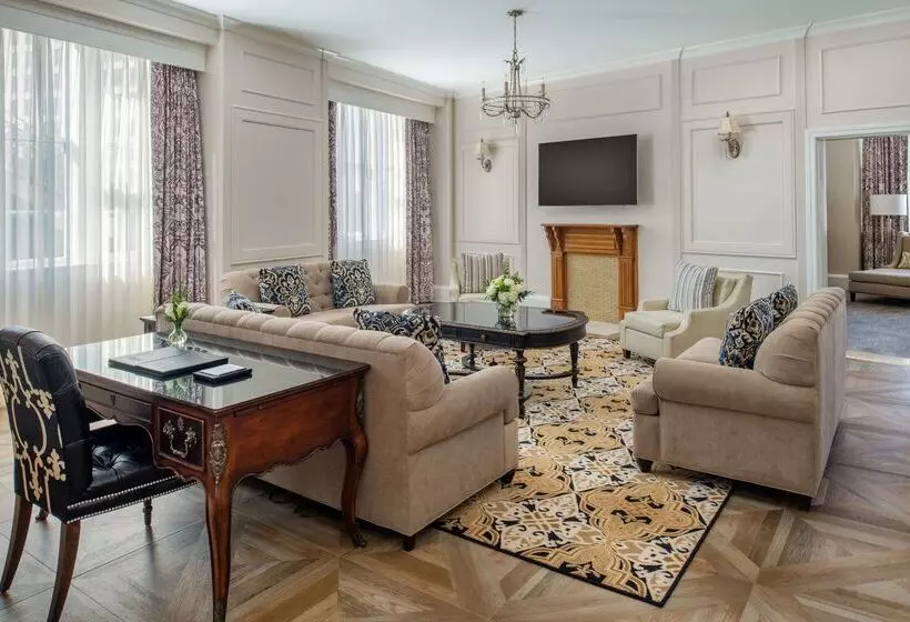 호텔 The Roosevelt New Orleans  A Waldorf Astoria