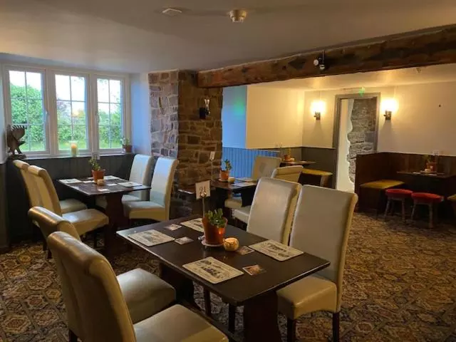 Отель Thelbridge Cross Inn