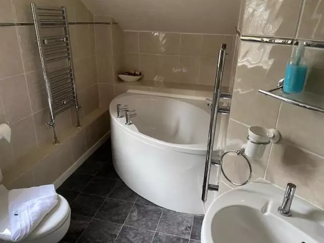 Отель Thelbridge Cross Inn