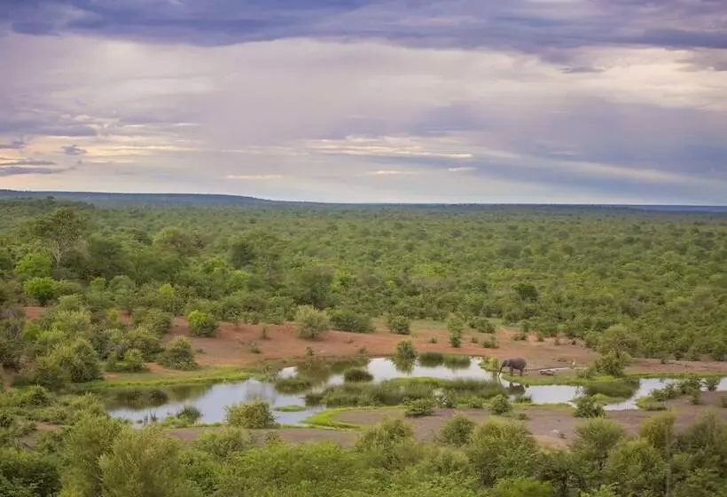 هتل Victoria Falls Safari Lodge