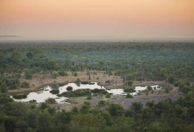هتل Victoria Falls Safari Lodge