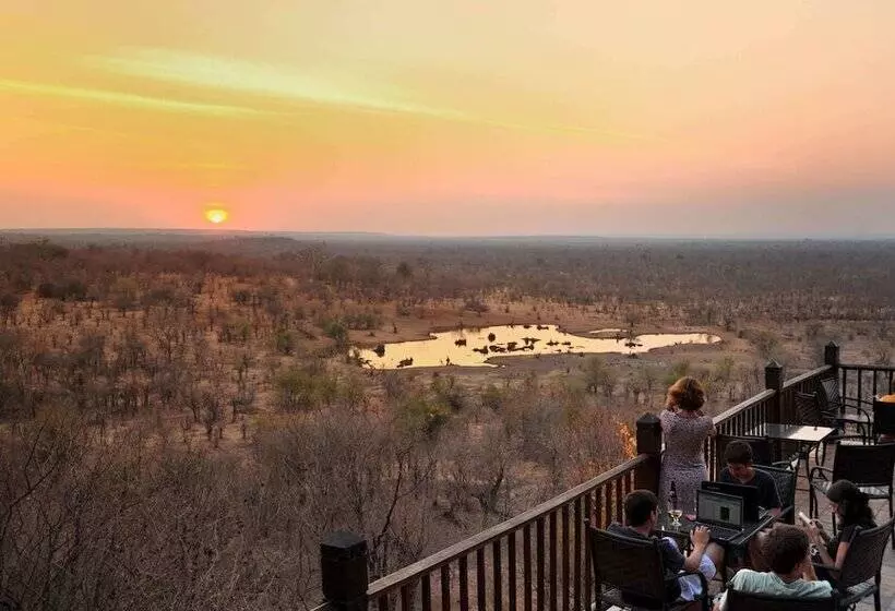 هتل Victoria Falls Safari Lodge