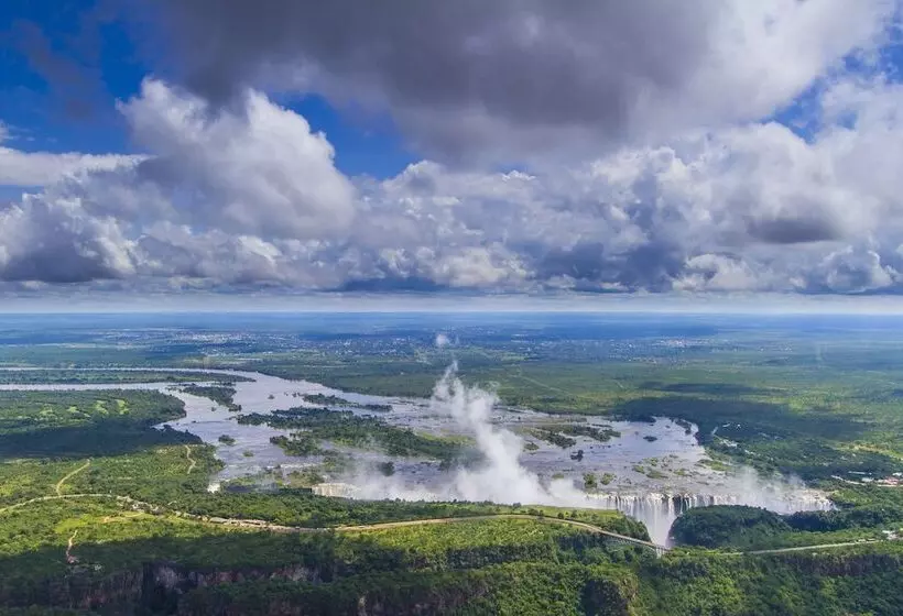 هتل Victoria Falls Safari Lodge