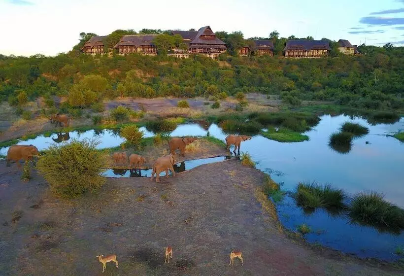 هتل Victoria Falls Safari Lodge
