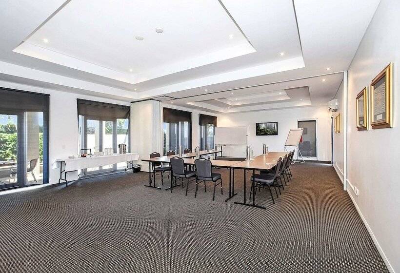 Отель Comfort Inn & Apartments Northgate Airport