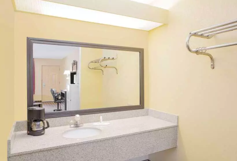 فندق Days Inn By Wyndham Andalusia