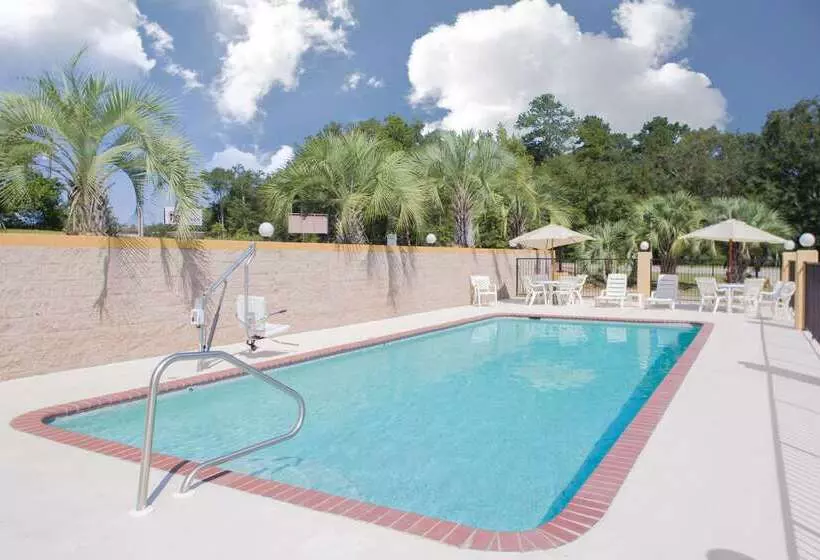 فندق Days Inn By Wyndham Andalusia