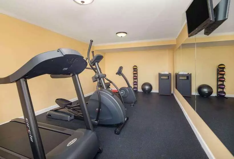 호텔 Days Inn By Wyndham Muscle Shoals