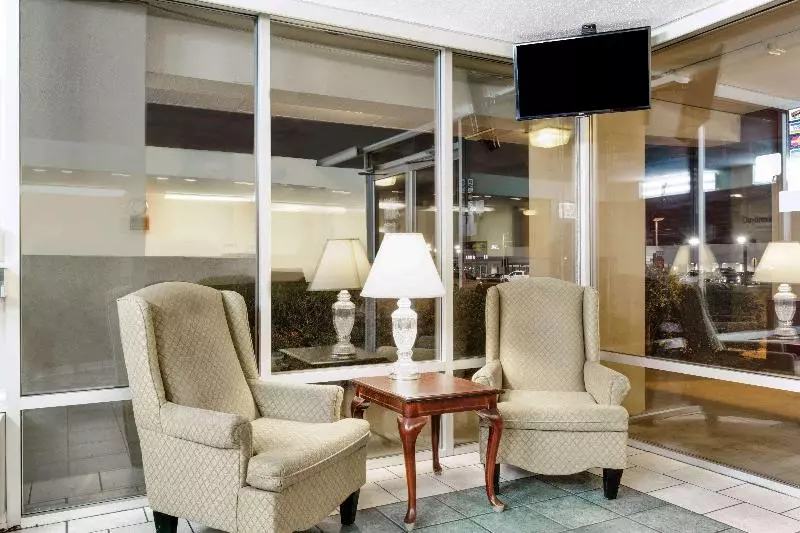 호텔 Days Inn By Wyndham Muscle Shoals