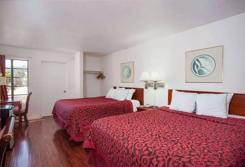 هتل Days Inn By Wyndham Orange Anaheim