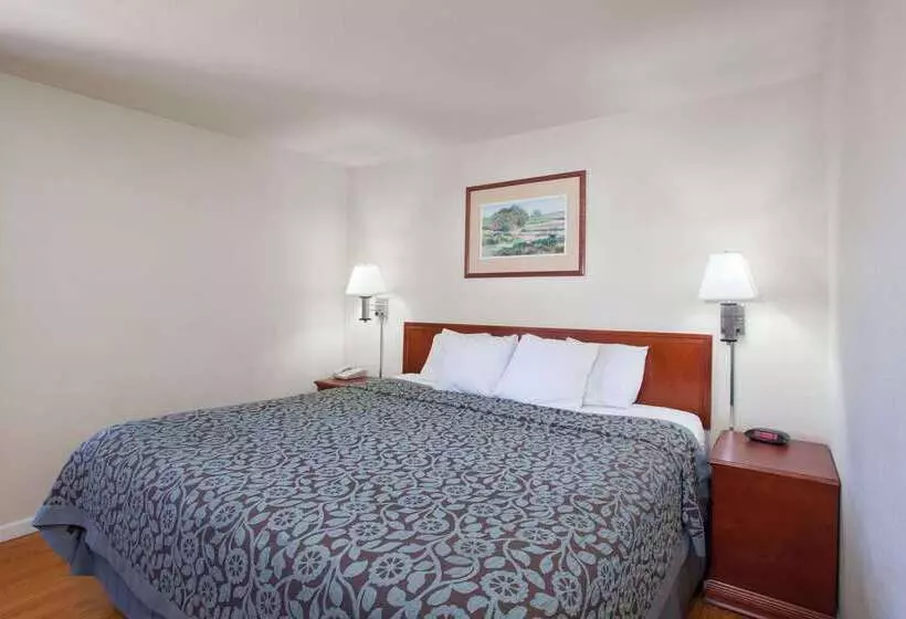 هتل Days Inn By Wyndham Orange Anaheim