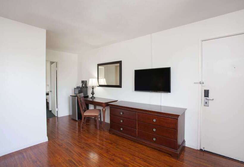 فندق Days Inn By Wyndham Orange Anaheim