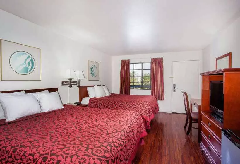 هتل Days Inn By Wyndham Orange Anaheim