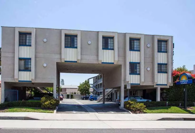 هتل Days Inn By Wyndham Orange Anaheim