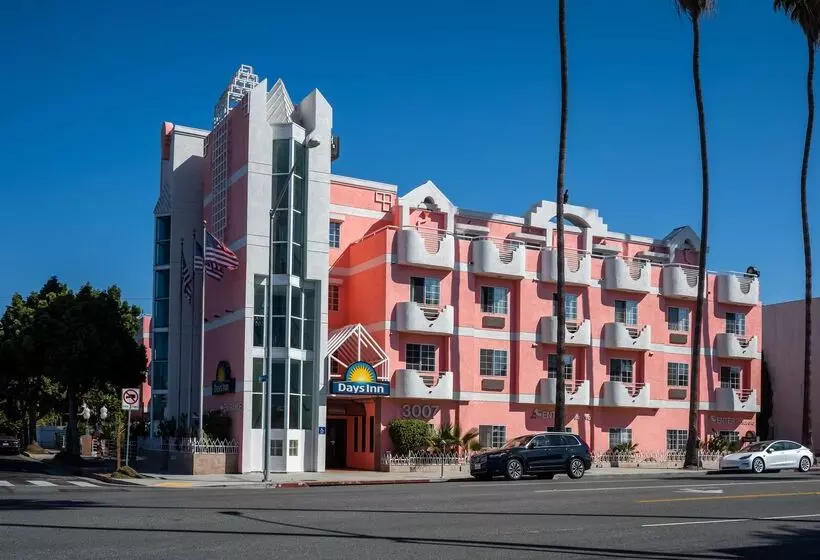 호텔 Days Inn By Wyndham Santa Monica