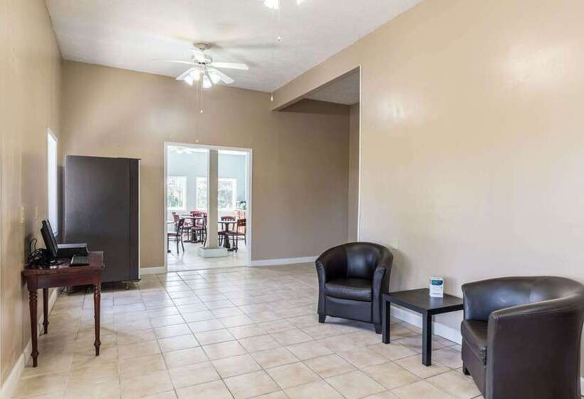 فندق Rodeway Inn