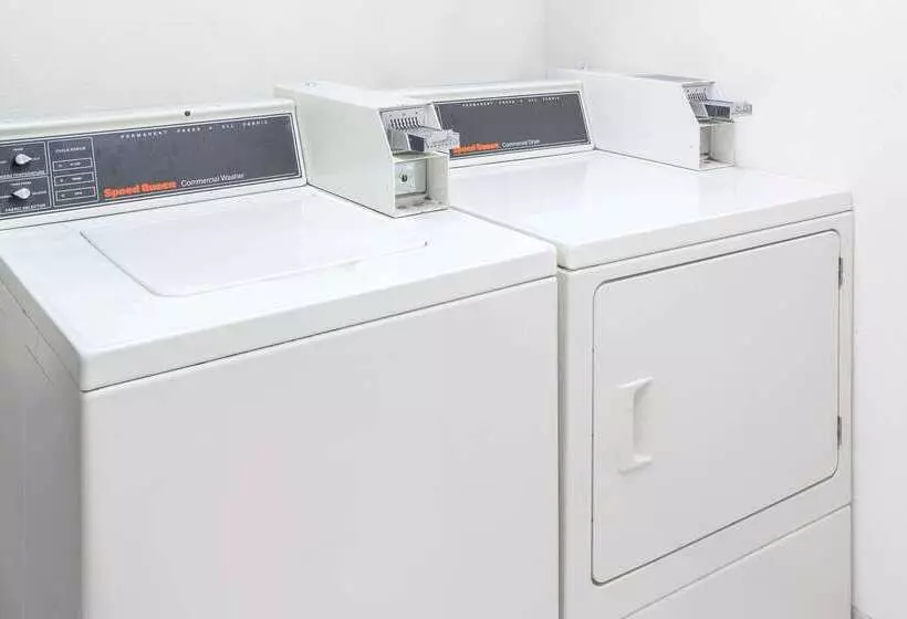 ホテル Days Inn & Suites By Wyndham Brinkley