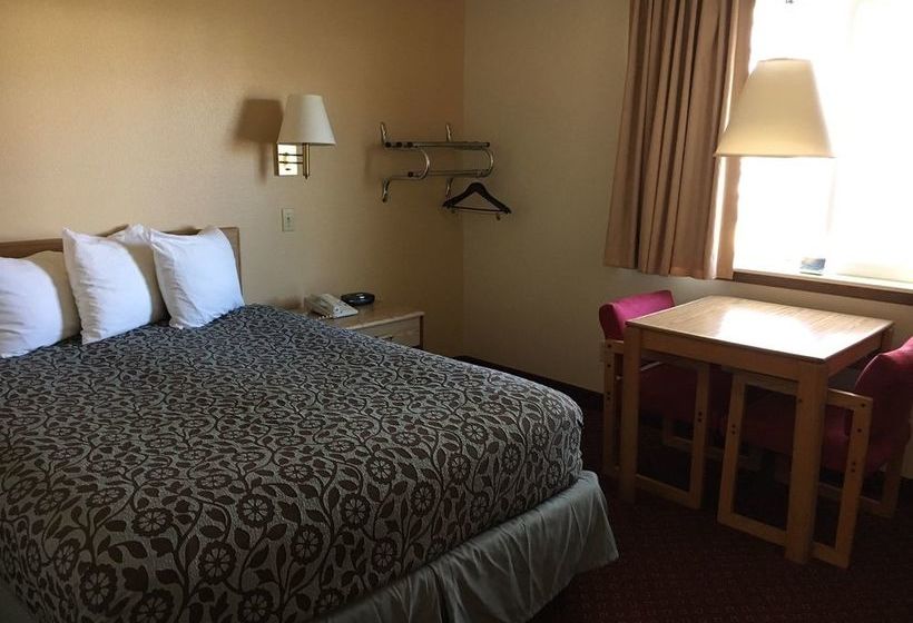 هتل Days Inn By Wyndham Taos