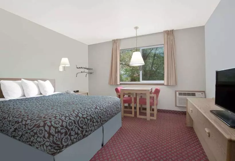 Отель Days Inn By Wyndham Taos