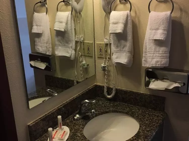 Отель Days Inn By Wyndham Taos