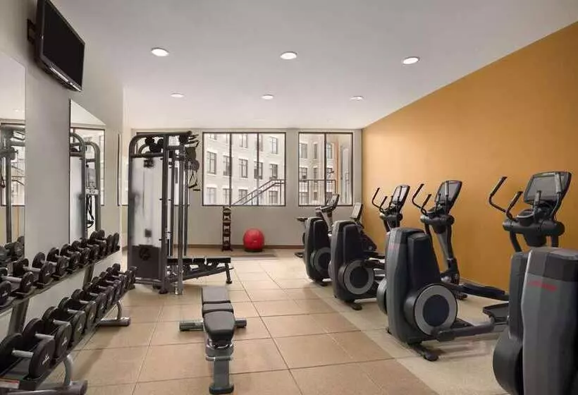 Hotel Embassy Suites By Hilton Alexandria Old Town