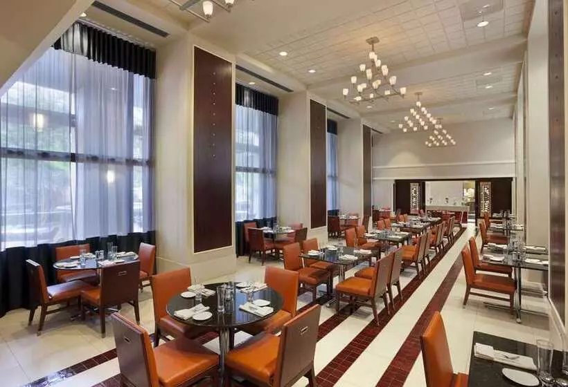 בית מלון כפרי Embassy Suites By Hilton Alexandria Old Town