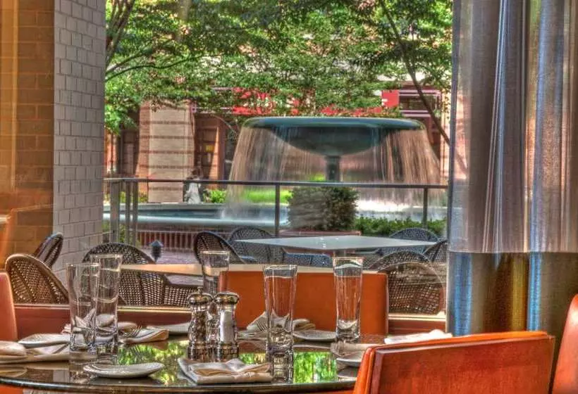 בית מלון כפרי Embassy Suites By Hilton Alexandria Old Town