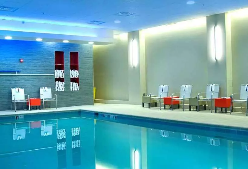 בית מלון כפרי Embassy Suites By Hilton Alexandria Old Town