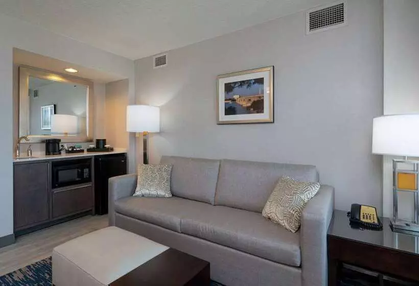 בית מלון כפרי Embassy Suites By Hilton Alexandria Old Town