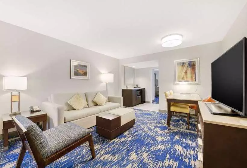 בית מלון כפרי Embassy Suites By Hilton Alexandria Old Town