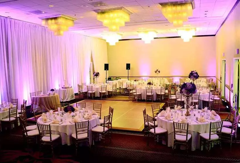 Hotel Embassy Suites By Hilton Alexandria Old Town