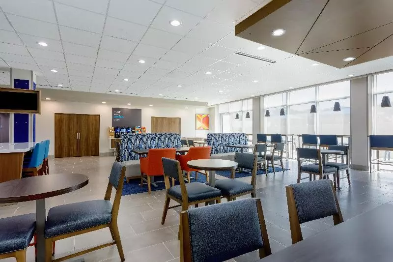 酒店 Holiday Inn Express & Suites Tampa Stadium Airport Area, An Ihg