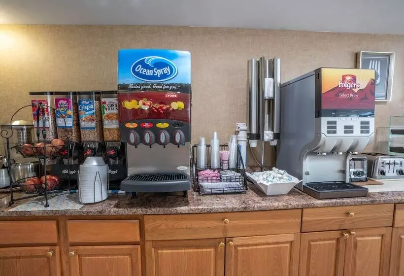 فندق Ambassador Inn And Suites