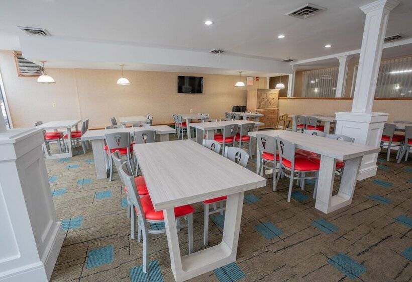 酒店 Ambassador Inn And Suites