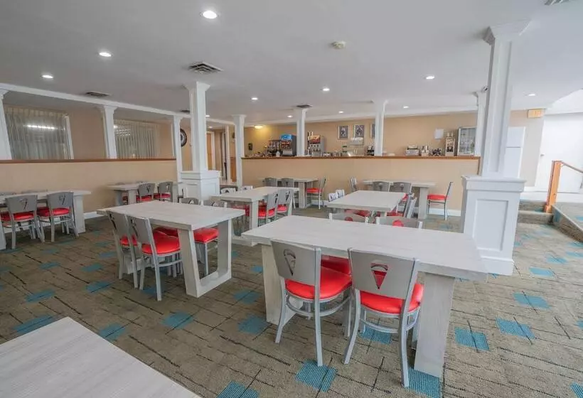 فندق Ambassador Inn And Suites